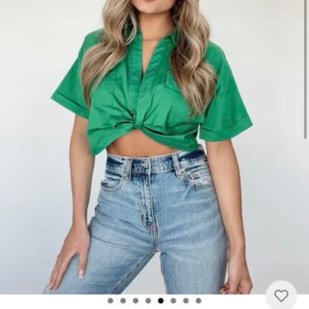 Front twist top